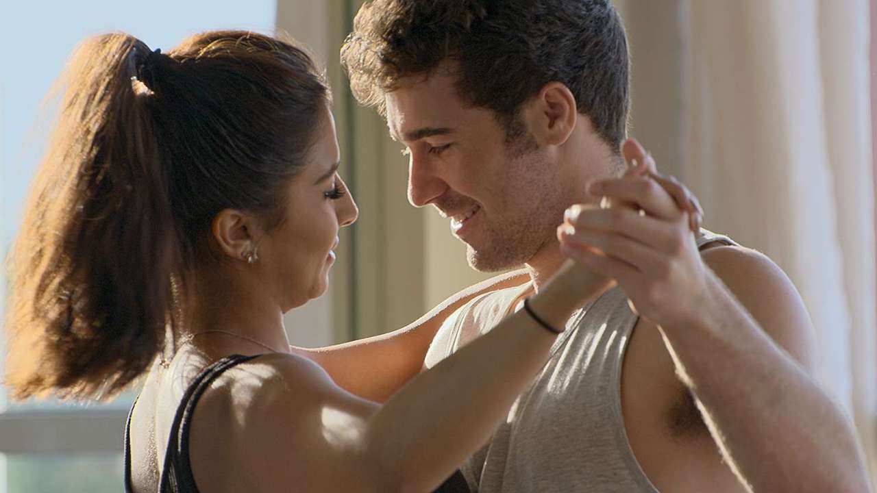 Cole and Zanab dancing lessons in Love Is Blind Season 3