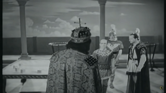 Salón del trono con el emperador y su séquito.