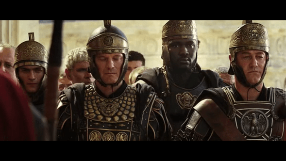 Soldados romanos occidentales con armaduras “algo” anacrónicas.
